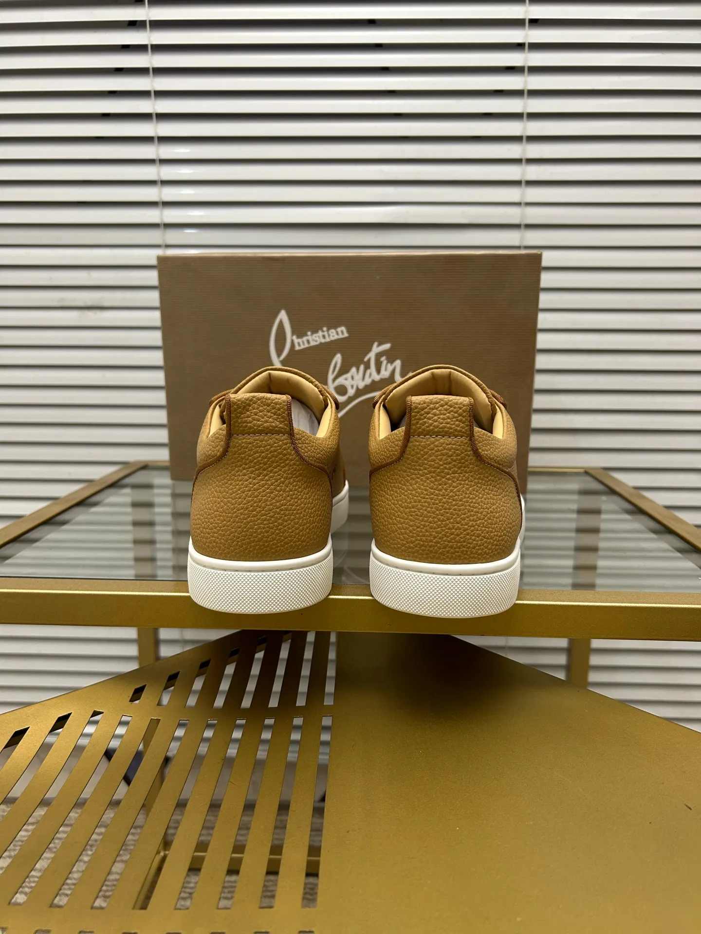 (Customized model) Ex-factory price is 480. christian louboutin (CL red sole shoes) counter series, casual sneakers for couples 📢 📢 📢 Exclusive hot style release 🎈🎈💪 Movable latex feet 👻 Finished outsole line [Proud] 😝Female 35-40# Male 38#-46, global supply😝 [Top version]: Original imported genuine leather upper, top original leather lining, original molded TPU outsole, original 1:1 detail processing, original shoe last,